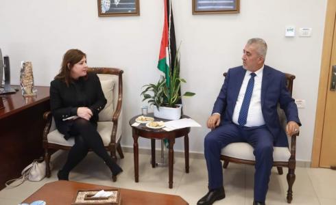 من لقاء الصالح مع  مديرة بعثة الوكالة الأميركية للتنمية الدولية في الضفة الغربية وغزة.