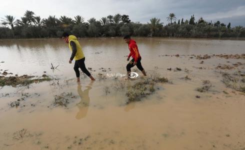 الاحتلال يغرق الأراضي الزراعية في قطاع غزة