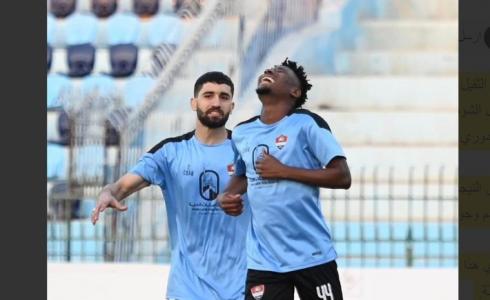 النيجيري جابرييل أوروك خلال إحراز الهدف الأول