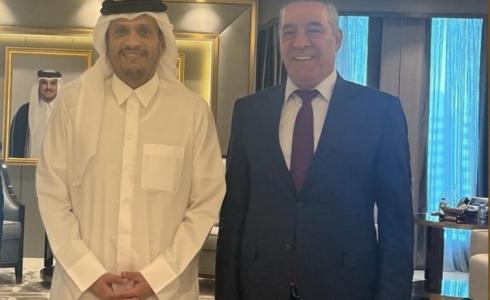 حسين الشيخ خلال لقائه وزير الخارجية القطري