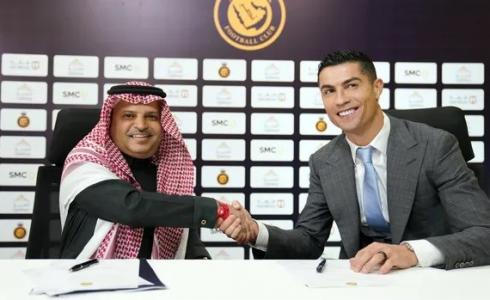 خلال حفل تقديم رونالدو كلاعب في نادي النصر السعودي