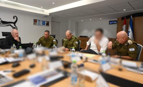 وزير الأمن الاسرائيلي يوآف غالانت يجتمع ع فرقة الجيش بالضفة الغربية