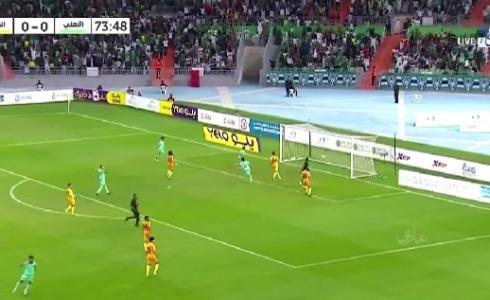 لقطة هدف المقرن لاعب الأهلي في مرمى الحزم