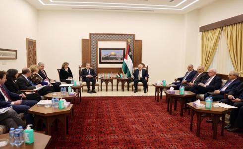 جانب من استقبال الرئيس الفلسطيني محمود عباس لوزير الخارجية أنتوني بلينكن في رام الله