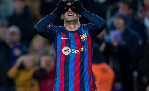 لاعب من فريق برشلونة