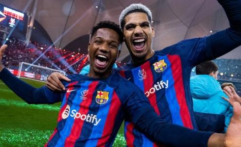 لاعبوا فريق برشلونة