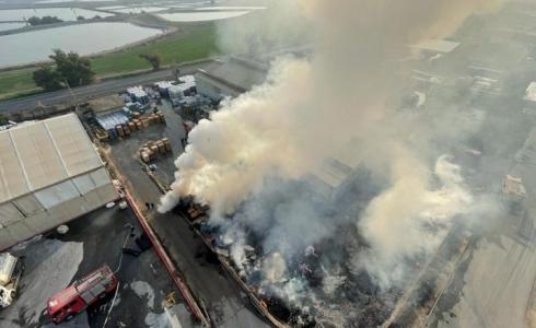 حريق في مصنع للألواح الخشبية بالمنطقة الصناعية ببيت شان