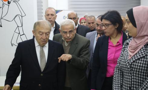 وزير الاقتصاد الفلسطيني يفتتح مركز خيطان غزة