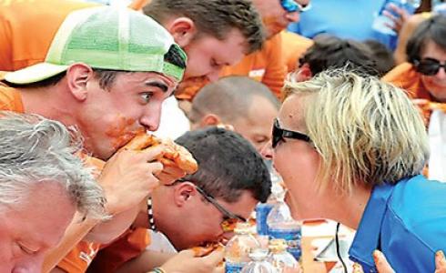 مسابقة التهام الفطائر