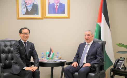 جانب من لقاء حسين الشيخ مع ممثل اليابان