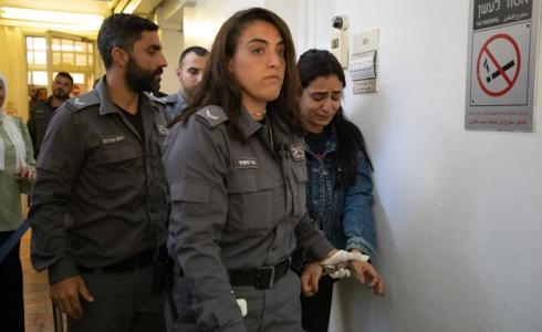 لمى غوشة اثناء اعتقالها