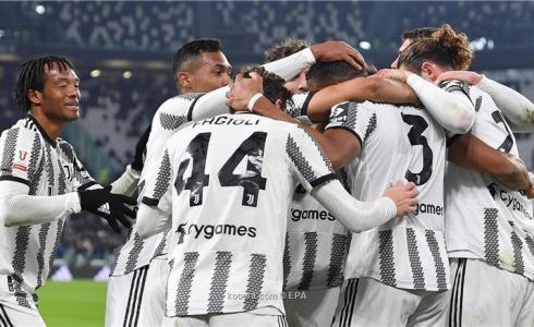 فرحة لاعبي يوفنتوس بهدف الفوز