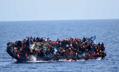غرق العشرات من المهاجرين في البحر