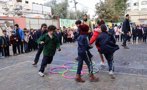 أطفال غزة يلعبوا ويشاركوا في نشاطات أيام المرح