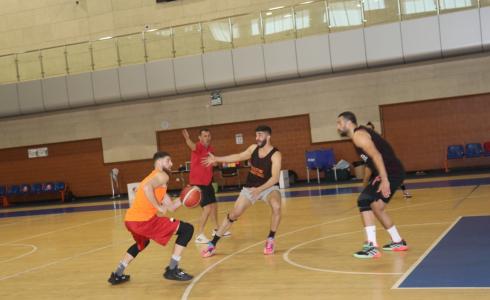 لاعبين المنتخب الفلسطيني لكرة السلة