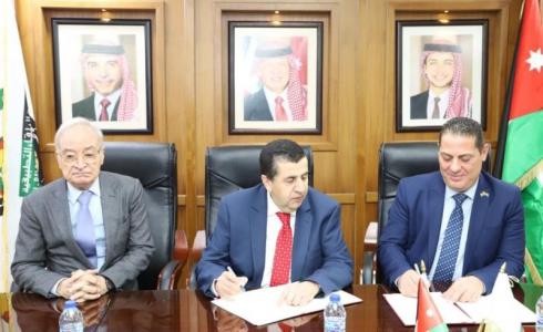 جامعة الأزهربغزة توقع مذكرة تفاهم مع جامعة البلقاء التطبيقية الأردنية