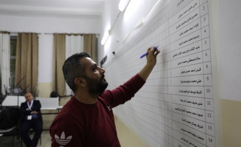 جانب من فرز الأصوات