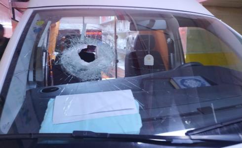 سيارة اسعاف مستشفي جنين الحكومة بعد هجوم المستوطنين