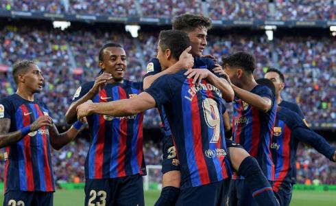 لاعبي فريق برشلونة