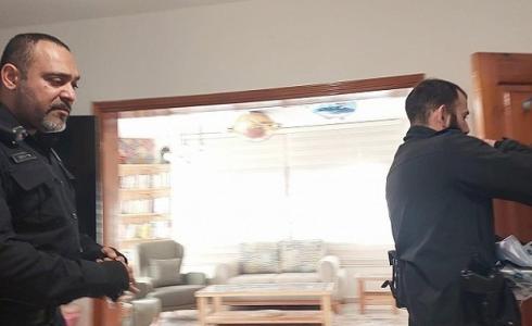 الشرطة الإسرائيلية تداهم منزل الأسير وليد دقة