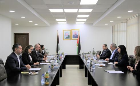 الشيخ يطلع الممثل لأميركي الخاص للشؤون الفلسطينية على اعتداءات الاحتلال ومستوطنيه