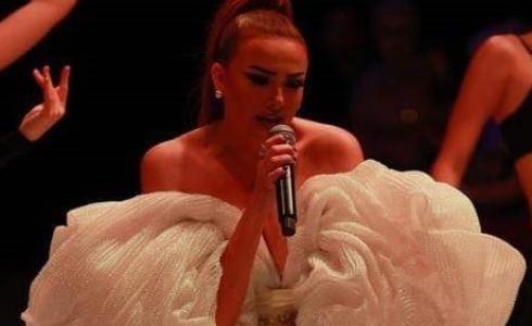 الفنانة بشرى