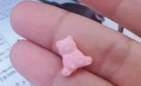 حقيقة وجود مخدرات على شكل حلوى الفراولة في المدارس الأردنية