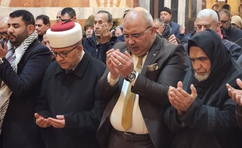 وزير الأوقاف يؤدي صلاة الفجر في الحرم الإبراهيمي