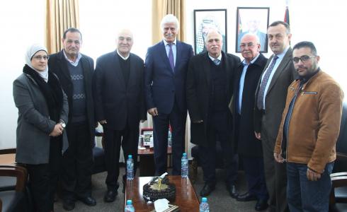 التربية والتعليم تبحث مع بلدية عتيل التعاون لدعم برنامج تبني المدارس