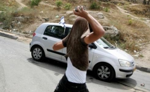 إصابة 5 مستوطنين بجراح رشقاً بالحجارة