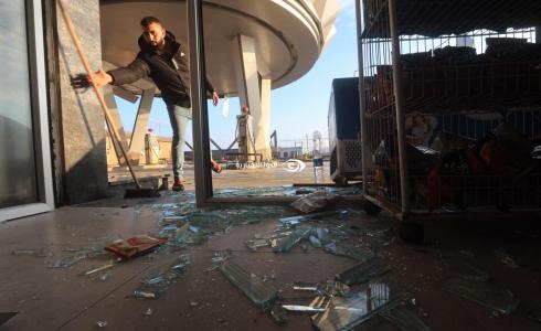 آثار القصف الإسرائيلي على قطاع غزة فجراً