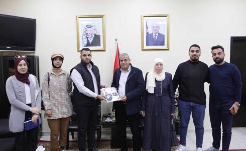 محافظ قلقيلية يلتقي وفدا من جمعية الإنقاذ