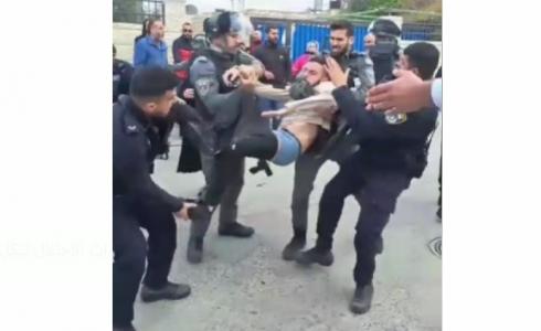 الاحتلال يعتدي وينكّل بشبّان في القدس
