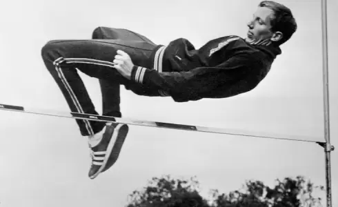 تميزت طريقة فوسبوري بالركض بشكل قطري نحو العارضة