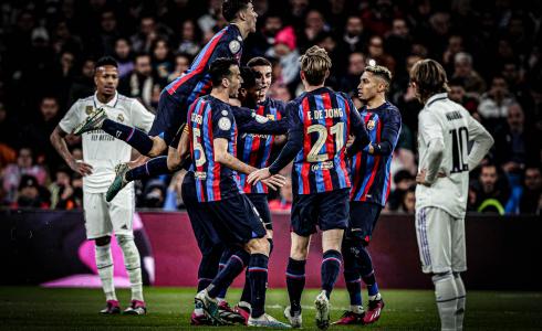 برشلونة يعود بفوز ثمين من معقل ريال مدريد