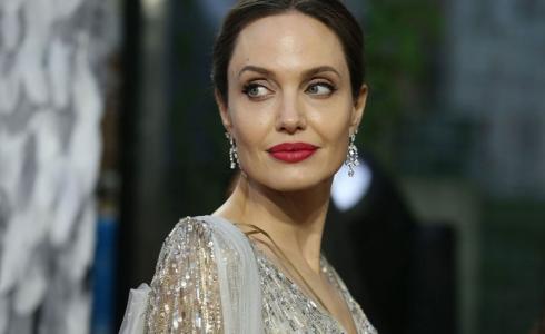 الممثلة العالمية انجلينا جولي