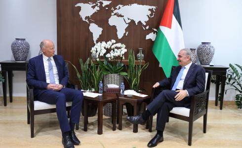 محمد اشتية مع ممثل البنك الدولي لدى فلسطين
