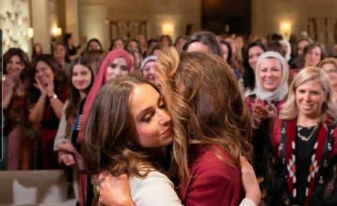 الأميرة إيمان بنت الملك عبدالله الثاني ووالدتها الملكة رانية من حفل حنتها