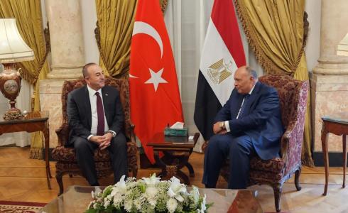 وزير الخارجية المصري شكري ونظيره التركي اوغلو