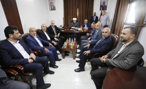 حاتم البكري يزور لجنة الحج في غزة