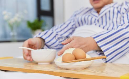 كفارة صيام رمضان للمريض _ حكم إفطار المريض