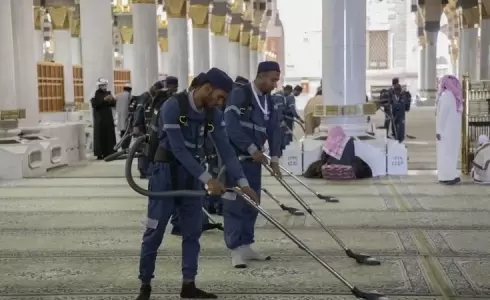 تنظيف سجادات المسجد النبوي