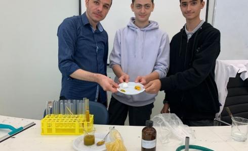 "التربية" تشيد بحصول المدارس الفلسطينية في قطر على المركز الفضي بمسابقة بحثية