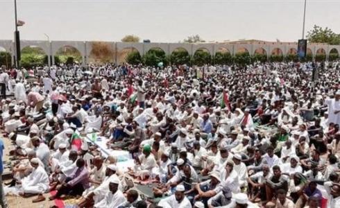 سودانيين يؤدون موعد صلاة عيد الفطر 2023 السودان