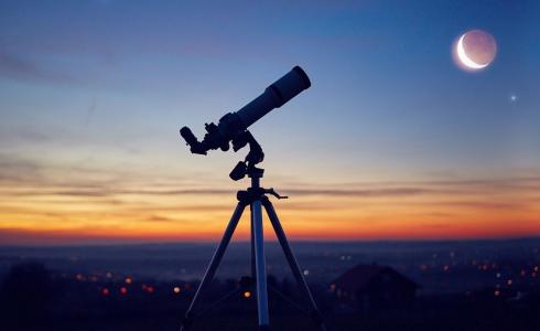 الفلك الدولي يحدد الموعد المتوقع لعيد الفطر