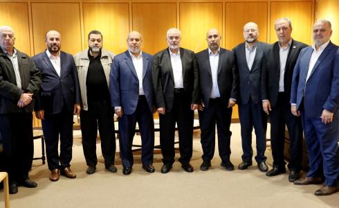 رئيس المكتب السياسي لحركة حماس إسماعيل هنية برفقة عدد من قيادات الحركة