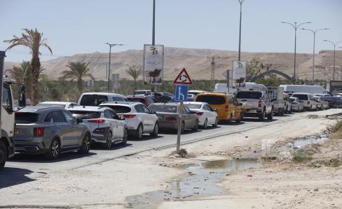 مستوطنون يعرقلون حركة المواطنين