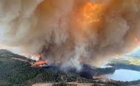 حريق في مقاطعة ألبرتا الكندية وإجلاء 25 ألفا من سكانها