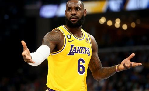 ليبرون جيمس