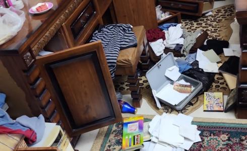 قوات الاحتلال يستولي على ثلاث مركبات في الخليل